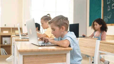 Caucasian child programing software system and learning about coding. Pedagogy. Stock-Fotos