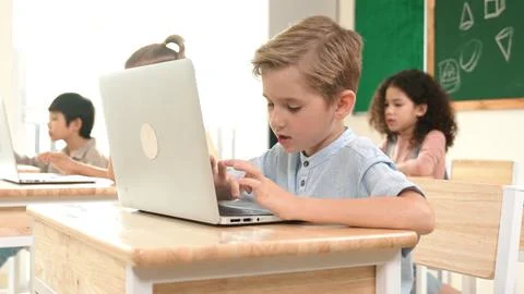 Caucasian child programing software system and learning about coding. Pedagogy. Foto stock