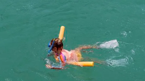Caucasian Child Snorkeling Using A Floatation Noodle Foto stock