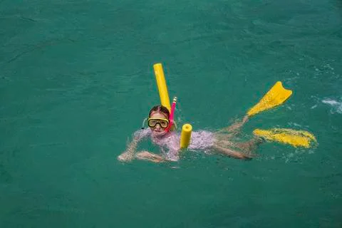 Caucasian Child Snorkelling Using A Floatation Noodle Foto stock