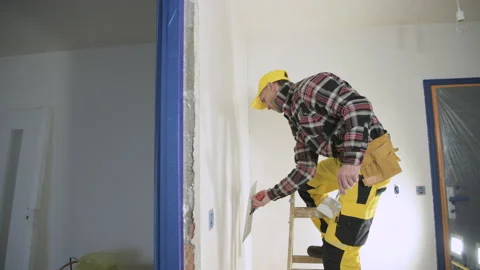 Caucasian Contractor Wall Patching Vídeos de archivo 154775060