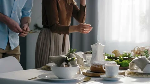 Caucasian family preparing  table for easter dinner Stock Footage 170834391
