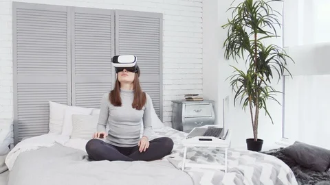 Caucasian female using Virtual Reality goggles. Stock Footage 86426759