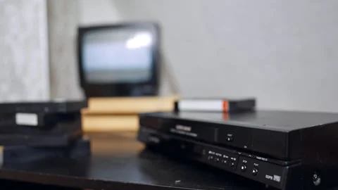 Caucasian hand presses the buttons on the panel of DVD player. Vidéo 319351409