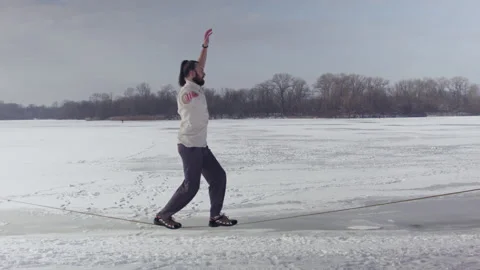 Caucasian man practicing slackline in the winter forest. Stock Footage 148300568