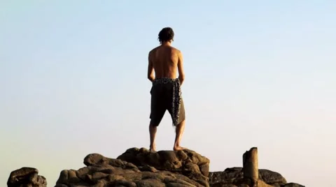 Caucasian man practicing  tai chi on the rocks in front the pacific ocean Stock Footage 61956408