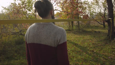 Caucasian man sets slackline between trees in the autumn forest. Stock-Footage 142312872