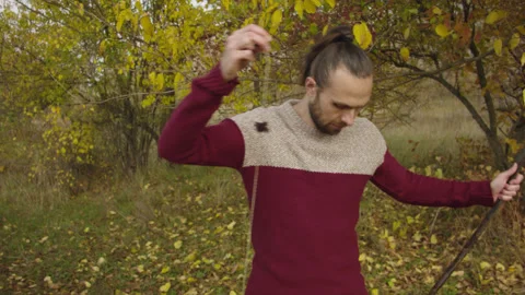 Caucasian man sets slackline between trees in the autumn forest. Stock-Footage 142456270