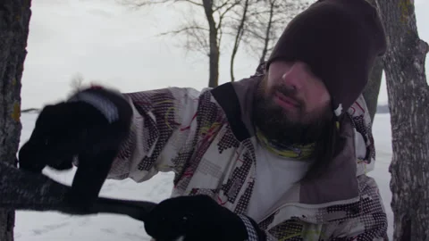Caucasian man sets slackline between trees in the winter forest. 스톡 동영상 148085702