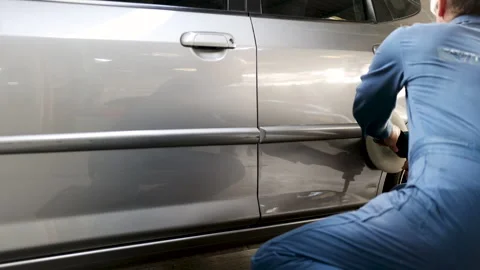 Caucasian mechanic man using grinding machine remove dust last checking bef.. Stock-Footage 249334052