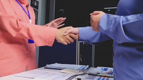 Caucasian middle aged man shaking hands with Caucasian young adult woman du.. Stock Footage 341615287