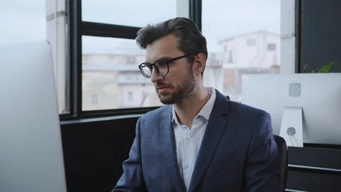 Caucasian office manager sitting by computer shrugging shoulders feeling Stock-Footage 119390088