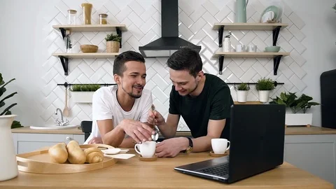 free gay men videos of feeding