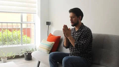 Caucasic man sitting on a couch playing games on his smartphone Vídeo Stock 340583427