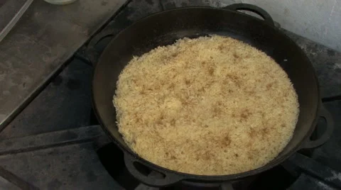 Cauldron with Bubbling pilaf Video stock 960345