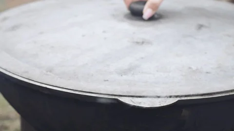 Cauldron with pilaf Vídeos de archivo 128443922