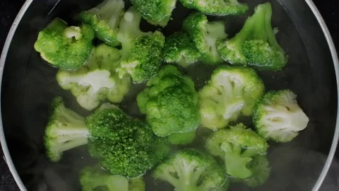 Cauliflower cooked in a pan Stock Footage 127204067