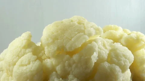 Cauliflower on a rotating. Stock Footage 138294873