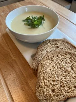 Cauliflower Soup With Bread Foto stock