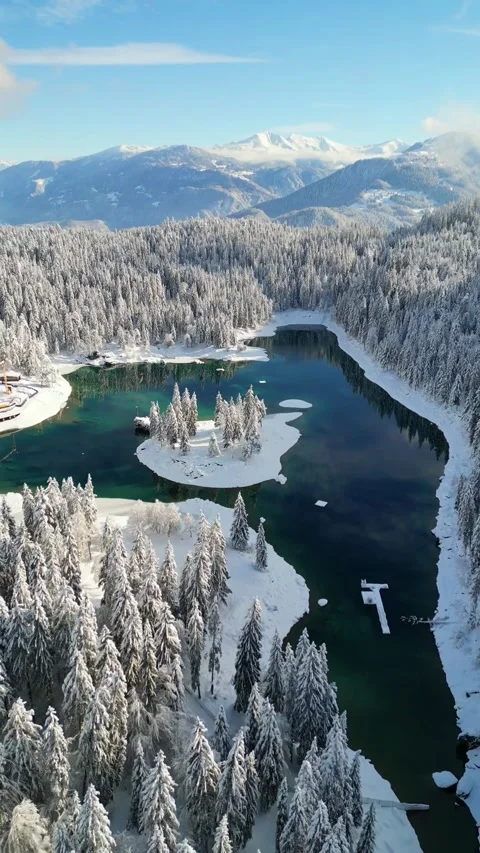 Caumasee Lag la Cauma turquoise-colored alpine lake in Flims, Switzerland Stock-Footage 334119727
