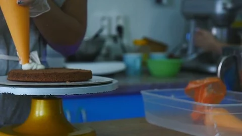 Causes the cream on the cake for the cake Stock Footage 75538145