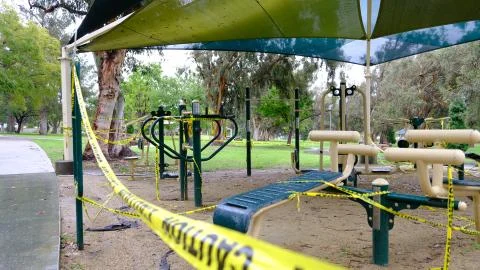 Caution Tape Around Public Exercise Park Foto stock