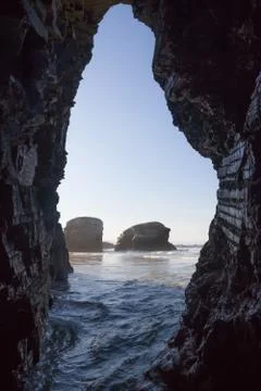 Cave on the beach of the cathedrals Foto stock