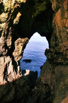 Cave on the coast Stockfoto's