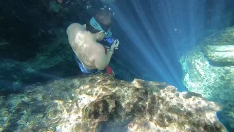 Cave Diving in a Cenote Vídeos de archivo 200476291