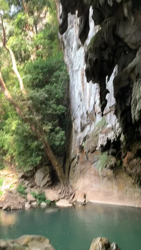 Cave entry in Kong Lor Video stock 343178411