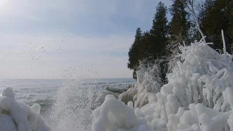 Cave Point Splash Slow motion Stockbeeldmateriaal 125687938
