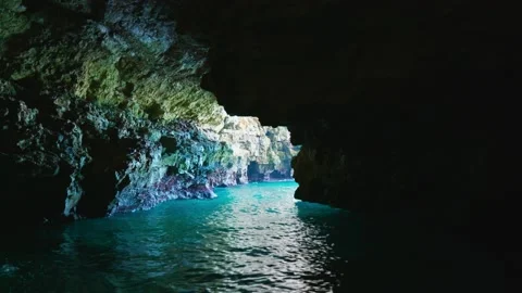 Cave in Polignano a Mare, Italy Video stock 229392002