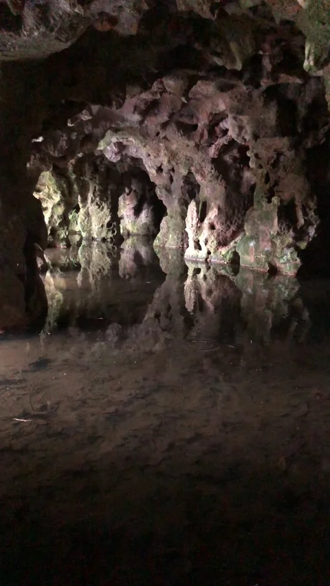 Cave in Portugal Stockbeeldmateriaal 155536892