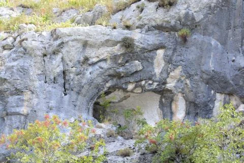 A cave in the rock next to the Ostrog monastery. Montenegro. Foto stock