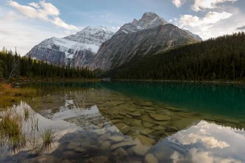 Cavell Lake Фото
