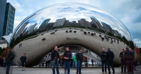 CChicago, IL, USA - Cloud Gate "the bean" at day - Timelapse zoom out Stock Footage 75288572