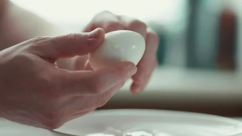 CClose up of hands peeling a hard-boiled chicken egg. Stock Footage 330304889