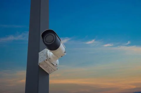 CCTV on the back of the pole is the evening sky To check safety Foto stock