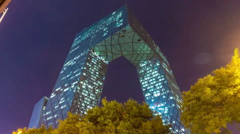 The CCTV headquarters in Beijing at night. Vidéo 66552404