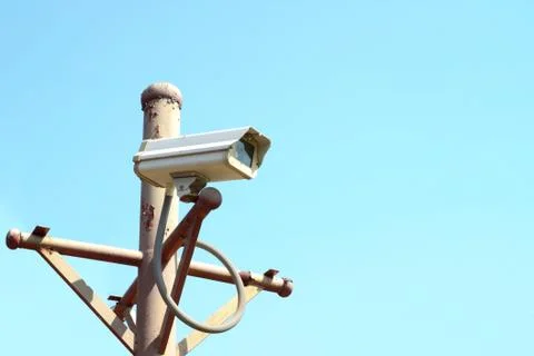 Cctv security camera on pole Illustrazione stock