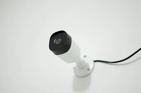 CCTV videocam, CFTV security camera, white camera with secure circuit, theft  库存照片