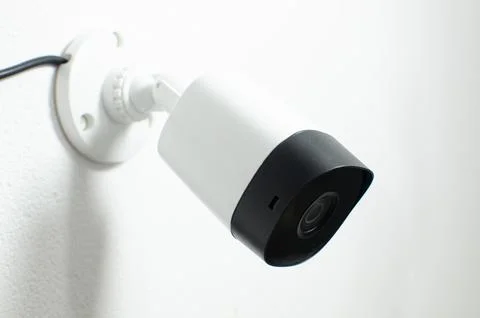 CCTV videocam, CFTV security camera, white camera with secure circuit, theft  库存照片