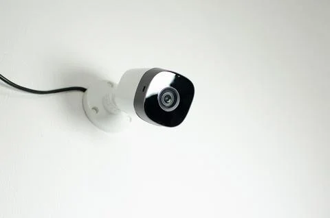 CCTV videocam, CFTV security camera, white camera with secure circuit, theft  库存照片