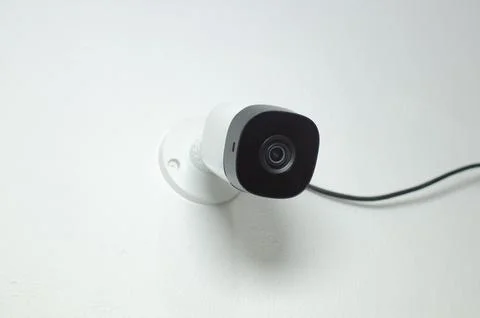 CCTV videocam, CFTV security camera, white camera with secure circuit, theft  库存照片