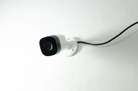 CCTV videocam, CFTV security camera, white camera with secure circuit, theft  库存照片