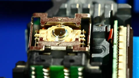 Cd-rom drive laser head finding disk 스톡 동영상 37885222