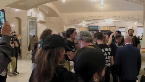 Ceasefire now chant as protestors are arrested protesting bombing of Gaza in NYC Stock Footage 254357426