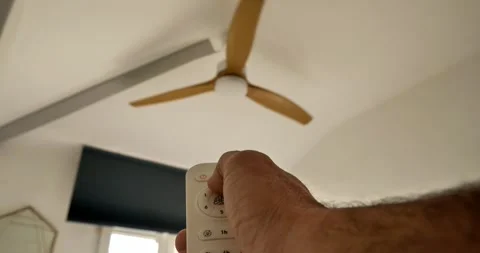 Ceiling fan control: 動画素材 337930571