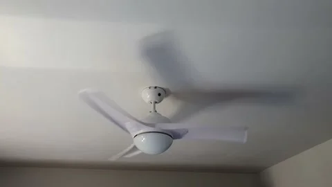 Ceiling fan Vídeos de archivo 137183893