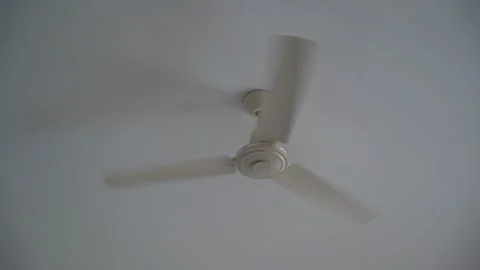 Ceiling fan spinning on a white ceiling 库存影片 329561155